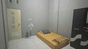 Basic Room, 1 Katil Bujang (Single) | 1 bilik tidur, seterika/papan seterika, Wi-fi percuma