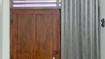 Standard Room, 1 Queen Bed | 1 bedroom, iron/ironing board, free WiFi