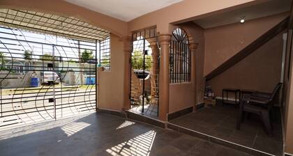 Cozy 3BR, 2bath house in Greater Portmore w/ AC and Hot water