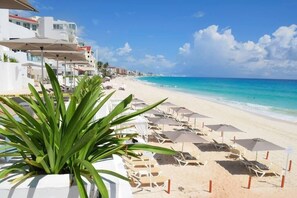 On the beach - Brand new studio at the beach, gym, pool, jacuzzi, spa (Cancún)