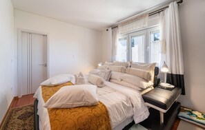 3 chambres, fer et planche à repasser, lit parapluie, Wi-Fi gratuit