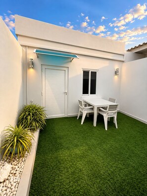 Outdoor dining - Paradise Studio Aruba (Oranjestad)