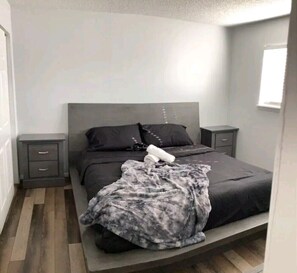 3 bedrooms, iron/ironing board, free WiFi, bed sheets - Creamy, Snug & Delightful Economical Guesthouse (Aurora)