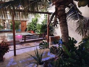 Zimmer, 1 Schlafzimmer, Raucher, Balkon | Pool