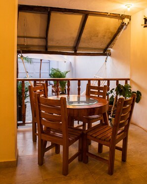 Chambre, 1 chambre, fumeurs, balcon | Restauration