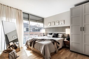 1 bedroom, iron/ironing board, WiFi, bed sheets - Sol - 1 bedroom, shared pool in Ciudad Jardín (Madrid)