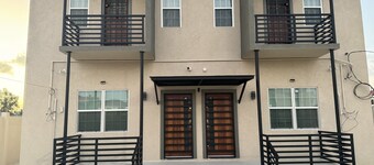 A modern Townhome at Farm. 5 minutes drive from the Providence National Stadium