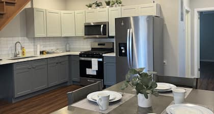 A modern Townhome at Farm. 5 minutes drive from the Providence National Stadium