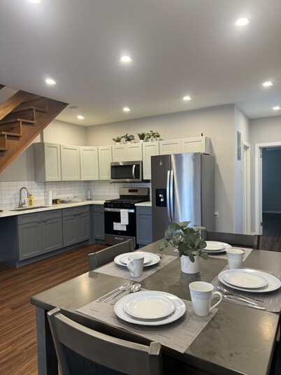 A modern Townhome at Farm. 5 minutes drive from the Providence National Stadium