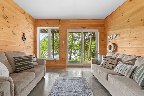 Smart TV, fireplace - Cozy Chalet lakeside near Magog (Orford)