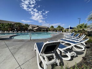 室外游泳池，恒温泳池