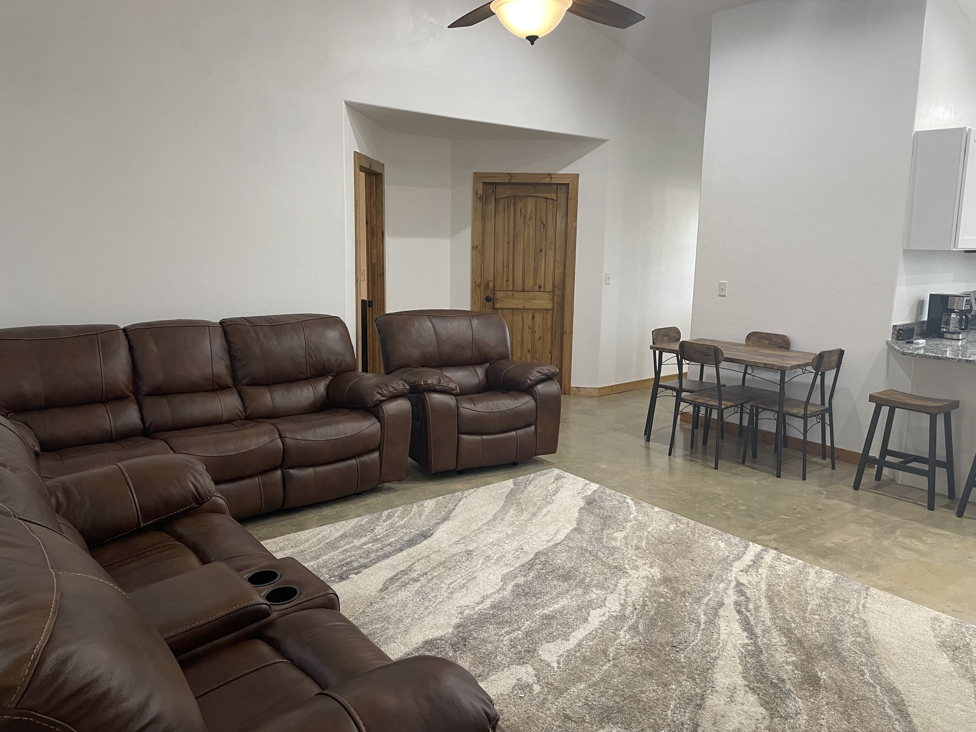 Cozy house just minutes away from the sandiest beaches on Lake Texoma!