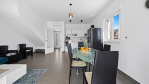 A modern apartment with a dining area, kitchen, and living space. - Amazing home in Vodice with WiFi (Vodice)
