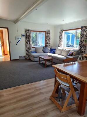 Smart-tv och eldstad