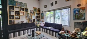 Lobby sitting area - Casa Lucía Natural (Santa María Huatulco)