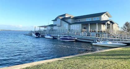 Amazing 3 BR Home | 5 mins to DT | Pet Friendly