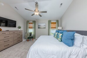 4 Schlafzimmer, Schreibtisch, Bügeleisen/Bügelbrett, kostenloses WLAN