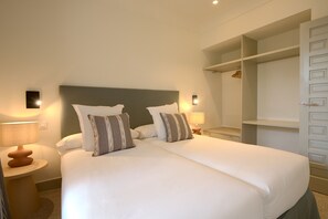 3 多间卧室、熨斗/熨衣板、上网接入、床单