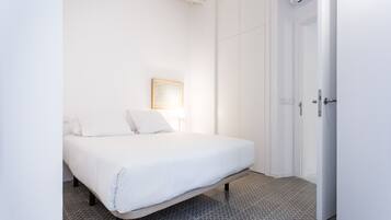 2 slaapkamers, een strijkplank/strijkijzer, gratis wifi, beddengoed