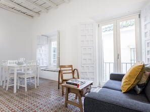 Living area - Modern and charming pied a terre in the centre of Seville, with communal terrace (Sevilla)
