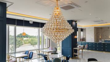 Daily buffet breakfast (KRW 12000 per person)