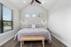 2 bedrooms, iron/ironing board, WiFi, bed sheets - Edge of Main 5- Vineyard Views! (Fredericksburg)
