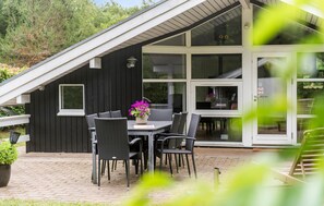 Outdoor dining - 4 bedroom cozy home in Ansager (Ansager)