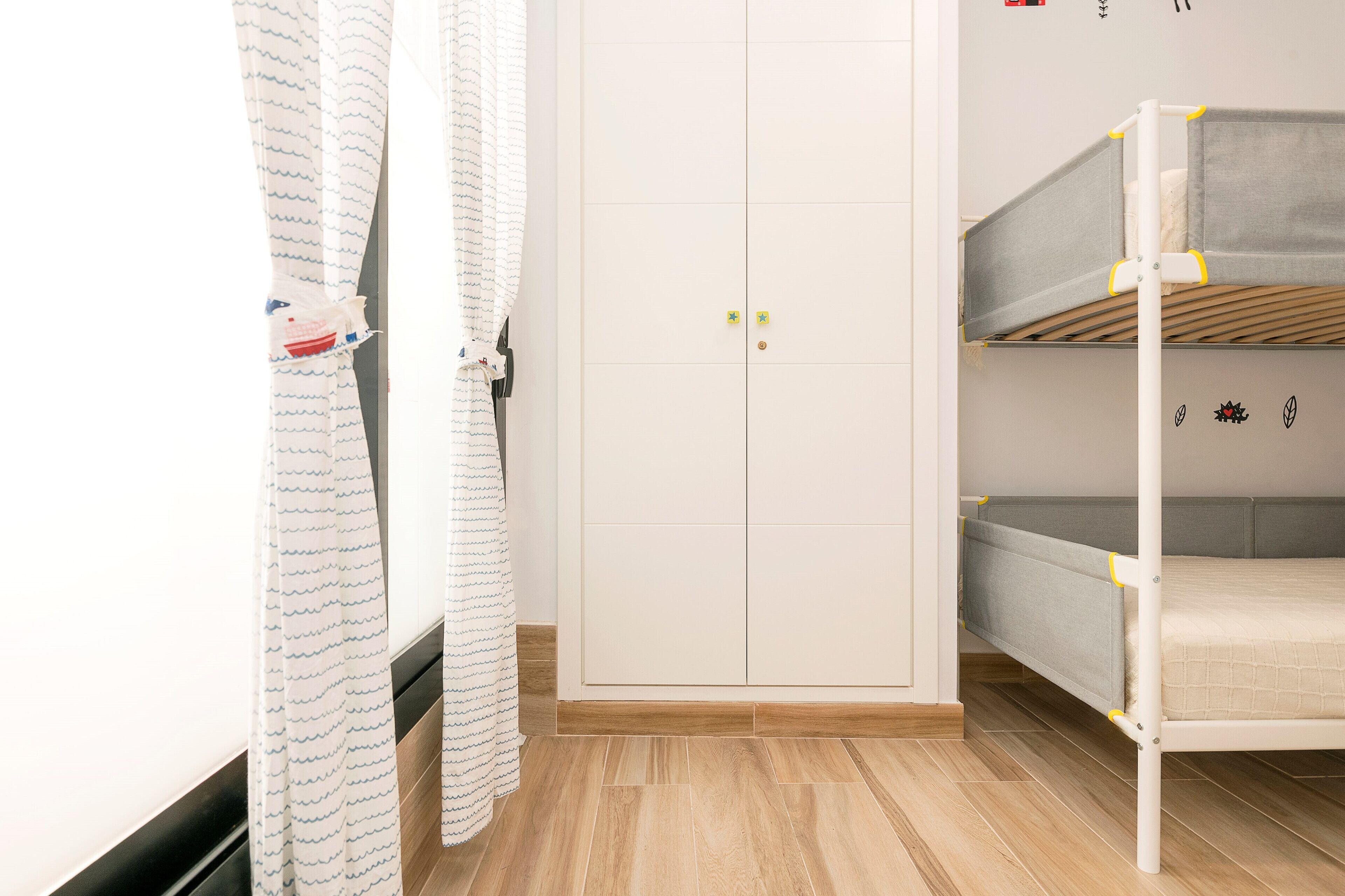 2 slaapkamers, een strijkplank/strijkijzer, gratis wifi, beddengoed