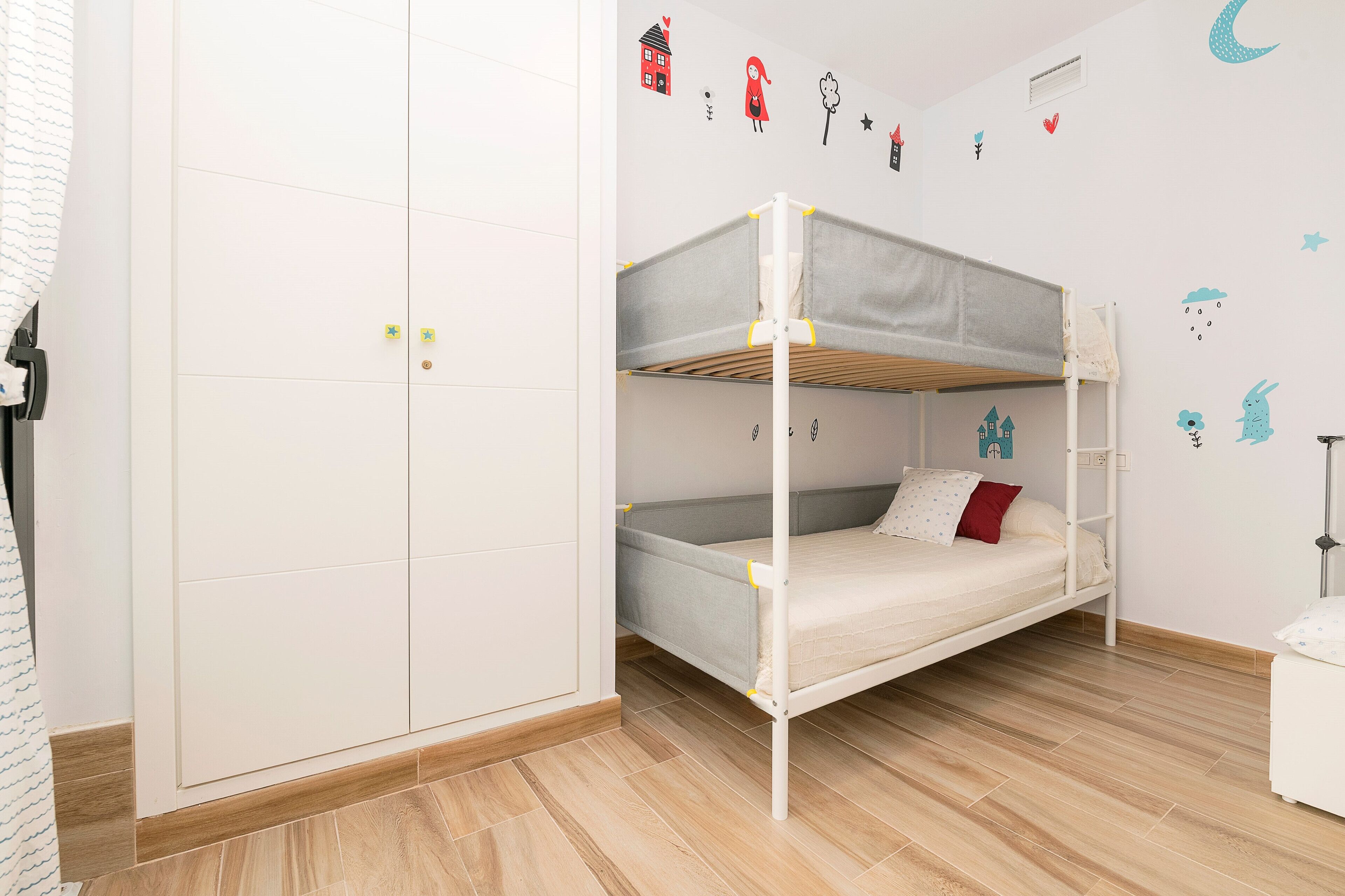 2 quartos, ferros/tábuas de passar roupa, Wi-Fi de cortesia