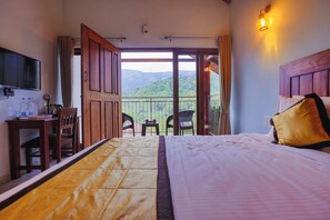 Escritorio, sistema de insonorización, wifi gratis y ropa de cama 