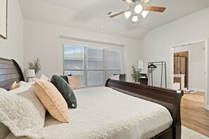 4 bedrooms, desk, iron/ironing board, travel crib