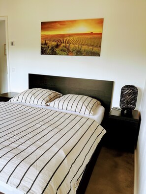 1 bedroom, desk, free WiFi, bed sheets - Ruhiges Apartment am Waldrand (Geisenheim)