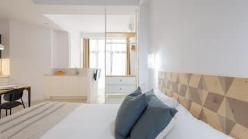 Een strijkplank/strijkijzer, gratis wifi, beddengoed