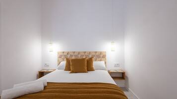 Een strijkplank/strijkijzer, gratis wifi, beddengoed