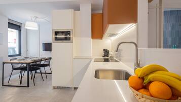 Réfrigérateur, micro-ondes, four, lave-vaisselle