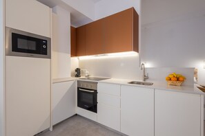 Kühlschrank, Mikrowelle, Ofen, Geschirrspüler