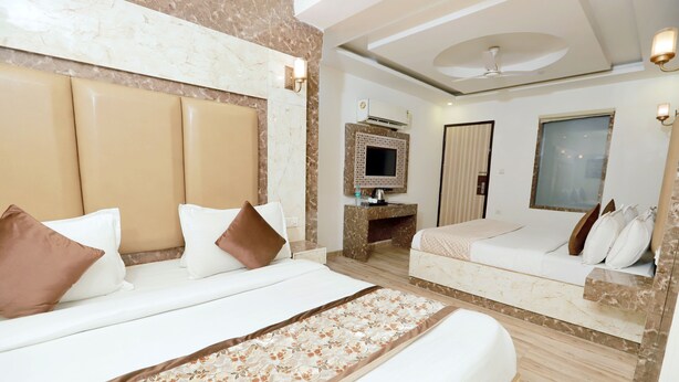 Deluxe Quadruple Room | Living area - Plazzo Prime Plaza (New Delhi)