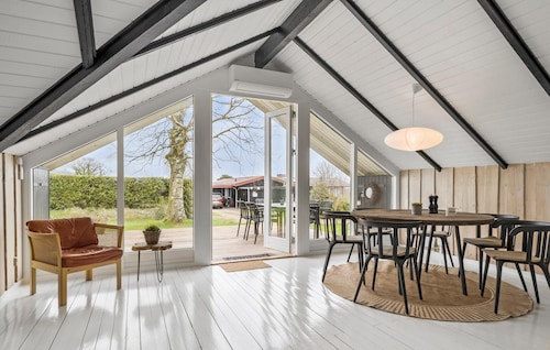 Cozy home in Hejls with WiFi