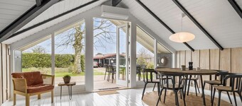 Cozy home in Hejls with WiFi