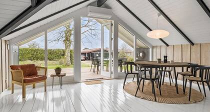 Cozy home in Hejls with WiFi