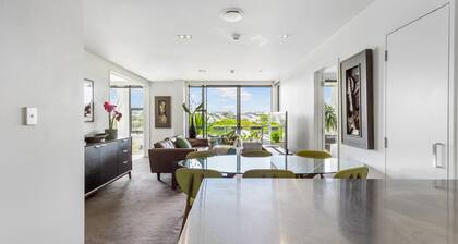 Kingsland, Auckland 2BR 2Bath 2CarPark Apt