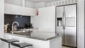 Fridge, microwave, oven, stovetop