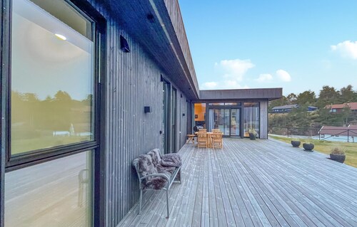 3 bedroom lovely home in Lindesnes