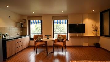 Luxury Studio | In-room safe, soundproofing, iron/ironing board, cribs/infant beds