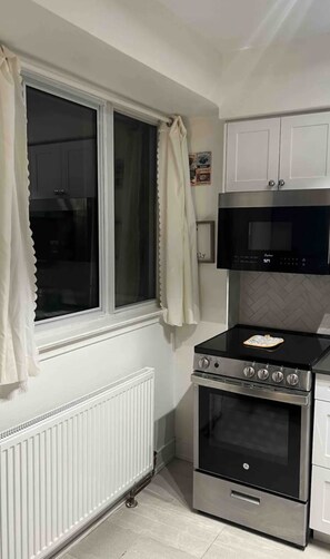 Private kitchen - Entire large Studio apartment in Downtown! (Toronto)