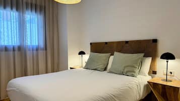 2 bedrooms, iron/ironing board, Internet, bed sheets