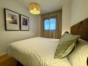 2 chambres, fer et planche à repasser, accès Internet, draps fournis