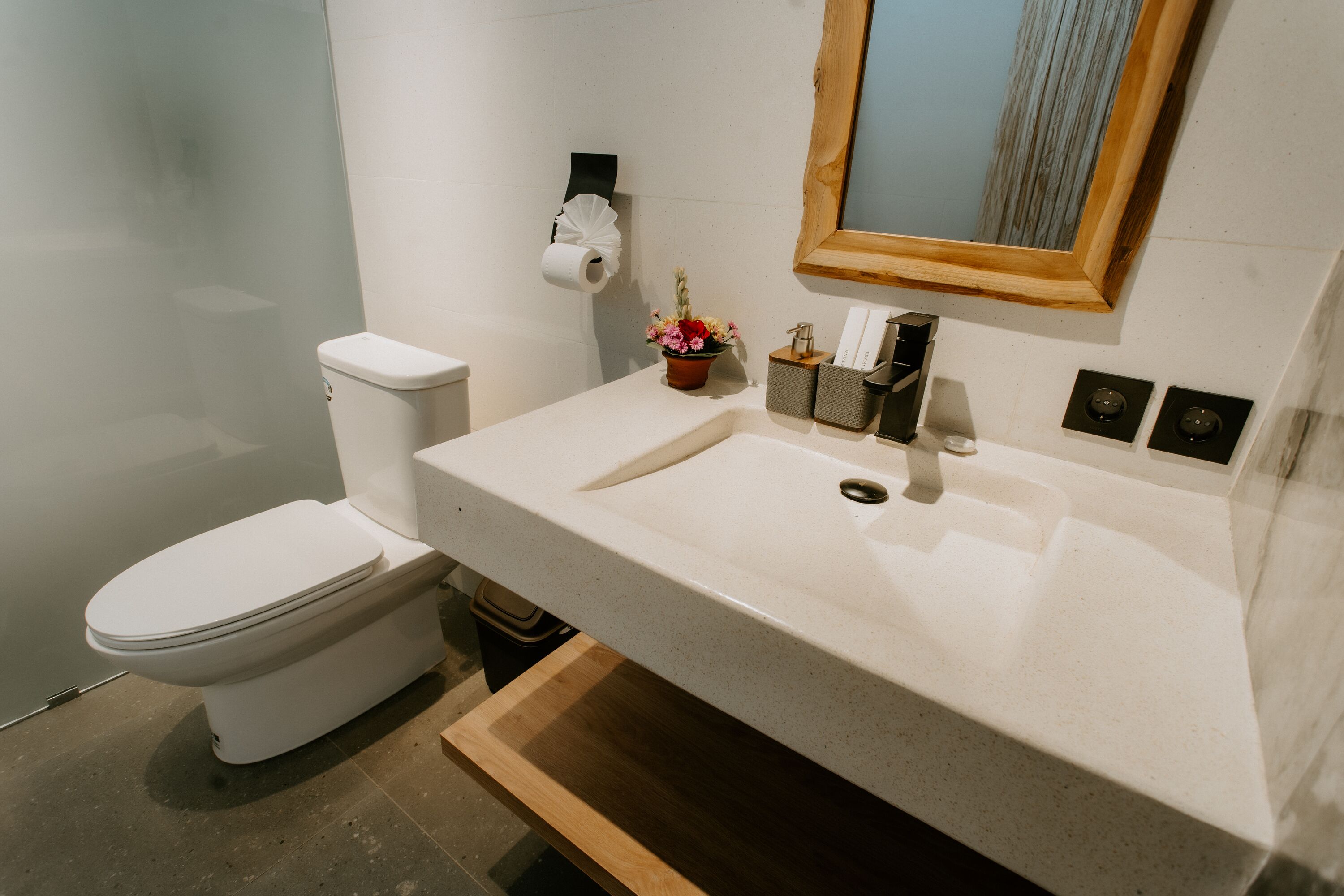 Exclusive-villa | Badeværelse | Bruser, gratis toiletartikler, hårtørrer, bidet