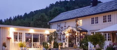 المنشأة من الخارج