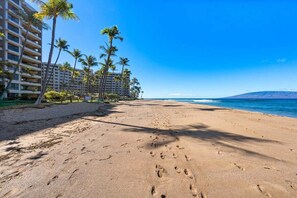 Am Strand, Liegestühle, Strandtücher
